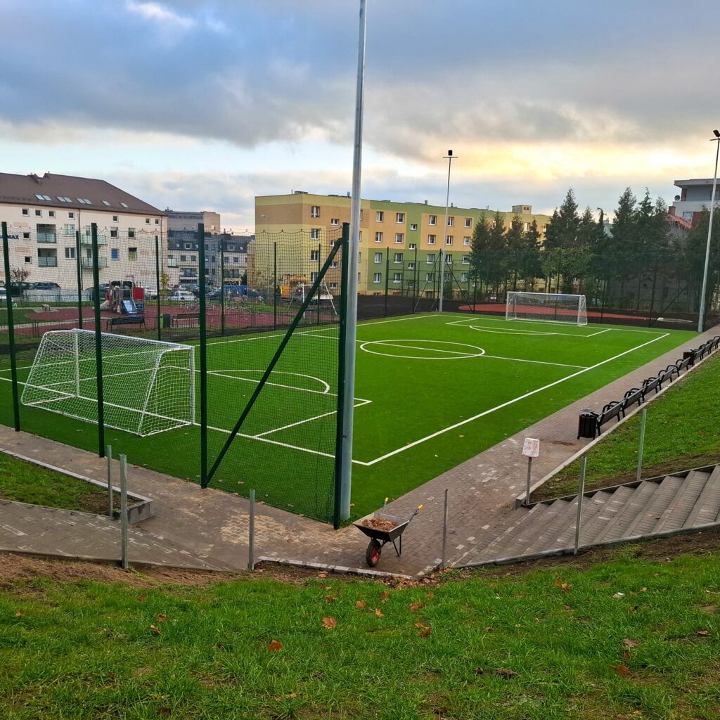 Nowe boisko i bieżnia przy SP nr 2 w Mławie
