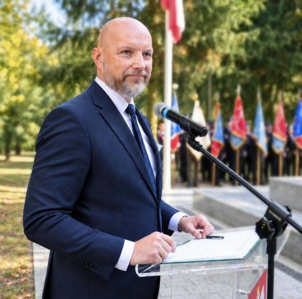 Szymon Zejer przemawia podczas uroczystości